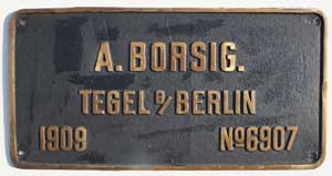 Fabrikschild Borsig, Fabriknummer: 6907, Baujahr: 1909, Messingguss, rechteckig, Riffelgrund mit Rand. Das Schild ist von der Cn2t, 1435 mm, Litra F 458 der Dnischen Staatsbahn
