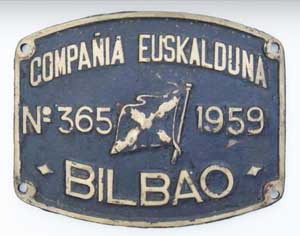 Spanien, Fabrikschild Compaia Euskalduna: Fabriknummer: 365, Baujahr: 1959 Messingguss mit Rand (GMsmR). BxH =  x  mm, kleineres Format (ab 1940). Schrge Fahnenstange von der rechten Lokseite.