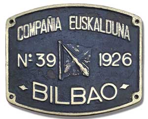 Spanien, Fabrikschild Compaia Euskalduna: Fabriknummer: 39. Baujahr: 1926. Messingguss mit Rand (GMsmR). BxH = 430 x 350 mm. Senkrechte Fahnenstange von der linken Lokseite.