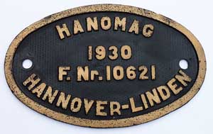 Fabrikschild Hanomag, Hannover-Linden, Fabriknummer: 10621, Baujahr: 1930, Messingguss oval, Riffelgrund mit Rand (GMsmR). Das Schild ist von der DRG 64 228.