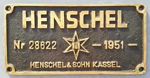Fabrikschild Henschel, Fabriknummer: 28622, Baujahr: 1951, Messingguss mit Rand, von DB 23-012