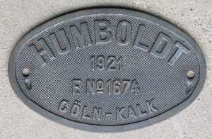 Fabrikschild Humboldt, Fabriknummer: 1674, Baujahr: 1921, Eisenguss oval, Riffelgrund mit Rand (GFemR). Das Schild ist von der DRG 38 3563