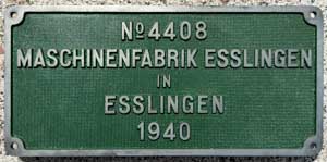 Fabrikschild der Maschinenfabrik Esslingen, Esslingen: Fabriknummer 4408, Baujahr 1940. Zinkguss rechteckig, Riffelgrund mit Rand. BxH = 327 x 156mm.