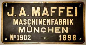 Fabrikschild J.A. Maffei, Mnchen: Fabriknummer: 1902, Baujahr: 1898, Messingguss, Waffelgrund, mit Rand. BxH = 385 x 198 mm. Das Schild ist von einer Bt der DSB, Lokomotive HS-398.