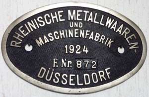 Fabrikschild Rheinische-Metallwaaren - und Maschinenfabrik, Fabriknummer: 872, Messingguss oval, Riffelgrund mit Rand. Das Schild ist von der DRG 93 1158, sptere DB 93 1159