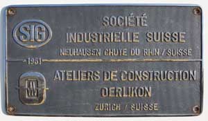 Fabrikschild SIG (Socit Industrielle Suisse + Ateliers de Construction Oerlikon), Baujahr: 1961, Messingguss verchromt, rechteckig, Riffelgrund mit Rand.