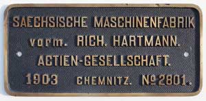 Fabrikschild Saechsische Maschinenfabrik zu Chemnitz. Fabriknummer: 2801, Baujahr: 1903. Messingguss rechteckig, Riffelgrund mit Rand (GMsmR). Das Schild ist von der DSB D 807.