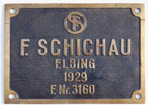 Fabrikschild Schichau, Elbing. Fabriknummer: 3160, Baujahr: 1929. Messingguss rechteckig, Riffelgrund mit Rand (GMsmR). Das Schild ist von der DRG 64 113. BxH = 298x210mm.