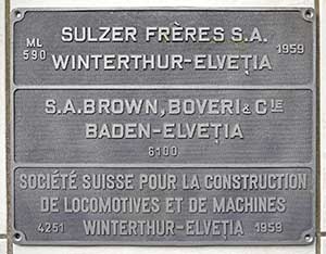 Fabrikschild Sulzer Frres S.A., Winterthur, S.A.: Fabriknummer: 590, Baujahr: 1959. Brown Bovery & Cie, Baden: Fabriknummer: 6100, Aluminiumguss, rechteckig, Riffelgrund mit Rand. BxH = 440 x 350 mm. Das Schild ist von der CFR 060-DA.
