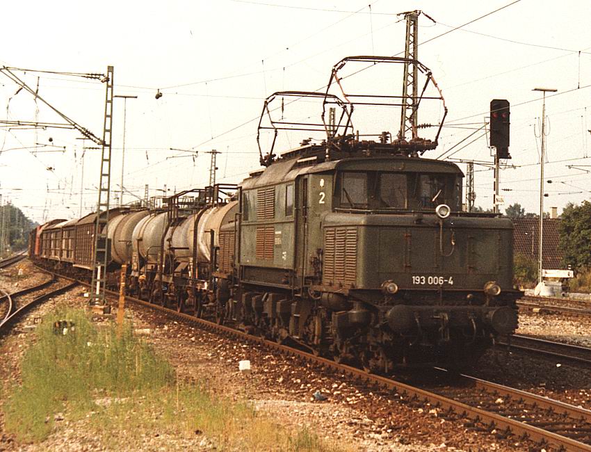 http://www.lokschilder.info/Galeriebilder/Lokbilder/193_006-4_Kornwestheim_1983.jpg