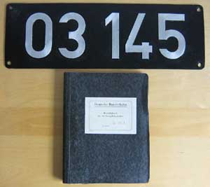 Schild und Betriebsbuch der DB 03 145, Alu-Hohlguss