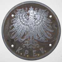 Eigentumsschild der K.P.E.V., Eisenguss, Riffelgrund mit Rand