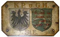 Eigentumsschild der K.P.u.G.H.St.E., lackiert. Fr Gterwagen, manchmal auch auf Lokomotiven an Stelle der Messingschilder lackiert