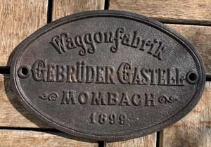 Waggonfabrikschild Gebr�der Gastell,  Mombach. Baujahr: 1899. Eisenguss oval, Riffelgrund mit Rand. BxH = 214 x 135 mm. Ein sch�nes Waggonfabrikschild.