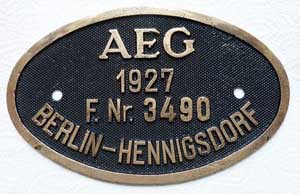Fabrikschilder AEG, Fabriknummer: 3490, Baujahr: 1927, Messingguss mit Rand, oval, von DRG 64 031