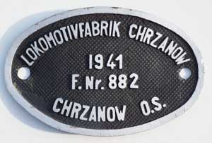 Fabrikschild Lokomotivfabrik Chrzanow, Fabriknummer: 882, Baujahr: 1941. Zinkguss oval, grober Riffelgrund mit Rand (GZnO). Das Schild ist von der DRB 44-315.
