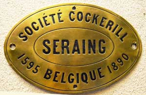 Fabrikschild Société Cockerill, Seraing, Belgique. Fabriknummer: 1595, Baujahr: 1890, Messingguss oval, glatt mit Rand. Das Schild ist von einer Cn2, 1665 mm, geliefert nach Portugal, Lok-Nr.172. BxH = 400 x 262 mm.