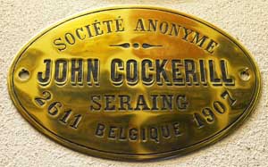 Fabrikschild Société Anonyme John Cockerill, Seraing, Belgique. Fabriknummer: 2611, Baujahr: 1907, Messingguss oval, glatt mit Rand. Das Schild ist von einer 1Ct, 1674 mm, der CF de l'Etat Lisbonne für Minho-Douro, Lok-Nr.82, später Lok-Nr.042. BxH = 400 x 266mm.
