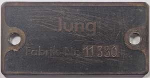Fabrikschild Jung. Fabriknummer: 11330, Baujahr: 1944. Eisenguss rechteckig, glatt mit Rand. Das Rahmenschild ist von der DRB 52 3319, spter BB 52.3319.