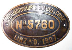 Fabrikschild Krauss-Linz, Fabriknummer: 5760, Baujahr: 1907, Messingguss oval, Riffelgrund mit Rand (GMsO). Das Schild ist von einer Bn2t, 790 mm, Httenwerk-Donawitz, sterreichische Alpine Montangesellschaft