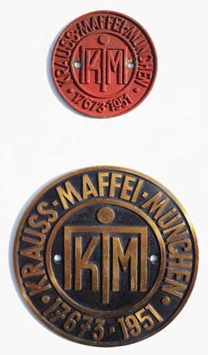 Fabrikschild Krauss-Maffei, München. Fabriknummer:17673, Baujahr: 1951, Messingguss rund, Riffelgrund mit Rand (GMsmR). Die Schilder sind von der DB 65 013.
