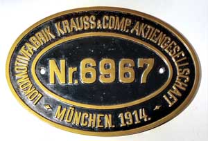 Fabrikschild Krauss&Comp. Aktiengesellschaft, M�nchen. Fabriknummer: 6967, Baujahr: 1914. Messingguss oval, Riffelgrund mit Rand. BxH = 350 x 230 mm. Das Schild ist von der Schaftlach-Gmund-Tegernsee - Tegernseebahn "5".