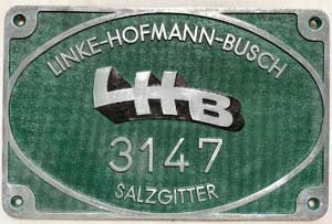 Fabrikschild Linke-Hofmann-Busch, Salzgitter: Fabriknummer: 3147, Baujahr: 1929. Aluminiumguss, rechteckig, Riffelgrund mit Rand. BxH = 316 x 206 mm. Das Schild ist von der RAG V412/330, ex. Ewald-Kohle. D10.