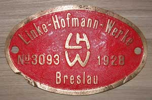 Fabrikschild LHW, Fabriknummer: 3098, Baujahr: 1928, Messingguss oval, mit Rand, von DRG 64 126