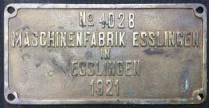 Fabrikschild Maschinenfabrik Esslingen, Esslingen. Fabriknummer: 4028, Baujahr: 1921. Messingguss rechteckig, rauer Grund mit Rand. BxH =&nbsp;322 x 150 mm.