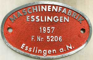 Fabrikschild Maschinenfabrik Esslingen, Esslingen: Fabriknummer: 5206, Baujahr: 1957. Aluminiumguss, oval, Riffelgrund mit Rand. BxH = 215 x 134 mm. Das Schild ist von der DB 23 078.