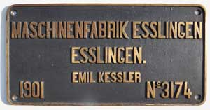 Fabrikschild Maschinenfabrik Esslingen, Fabriknummer: 3174, Baujahr: 1901, Messingguss rechteckig, Riffelgrund mit Rand. Das Schild ist von einer 1B1t der DSB, Nr. 334.