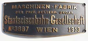 Fabrikschild Maschinen-Fabrik der privilegierten sterreichisch-ungarischen Staatseisenbahn-Gesellschaft, Wien, Fabriknummer: 3887, Baujahr: 1913. Messingguss rechteckig, Riffelgrund mit Rand, Domschild. Das Schild ist von der BB 629.125.