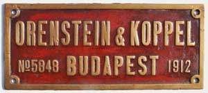 Fabrikschild Orenstein & Koppel, Budapest. Fabriknummer: 5848, Baujahr: 1912, Messingguss, rechteckig, Riffelgrund mit Rand. Das Schild ist von der ? BxH = 330 x 140 mm.