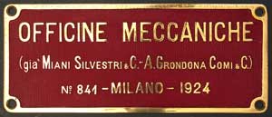 Fabrikschild Officine Meccaniche Milano, Fabriknummer: 841, Baujahr: 1924, Messingguss rechteckig, Riffelgrund mit Rand, Domschild. Das Schild ist von FS E.551.141