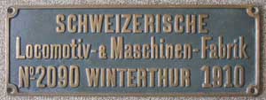 SLM 2090, 1910 Werklok der SLM, Messingguss rechteckig, Riffelgrund mit Rand