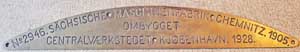 Fabrikschild Sächsische Maschinenfabrik Chemnitz, Fabriknummer: 2946, Baujahr: 1905, Messingguss gebogen, Radkastenschild. Das große Schild ist von einer 1'Cn2 der Dänischen Staatsbahn, Nr. 827