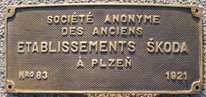 Fabrikschild koda, Fabriknummer: 83, Baujahr: 1921, Messingguss rechteckig, Riffelgrund mit Rand, Domschild. Das Schild ist von CFR 140.343