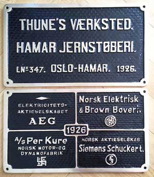 Fabrikschild Thune's Vaerksted, Hamar Jernstoberi. Fabriknummer: 347, Baujahr: 1926. Aluminiumguss rechteckig, Riffelgrund mit Rand. Das Schild ist von der NSB, El-5.