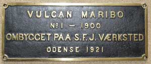 Fabrikschild Vulkan Maribo Fabriknummer: 1, Baujahr: 1921, Messingguss rechteckig, Riffelgrund mit Rand. Das Schild ist von der Odense-Kjerteminde-Dalby Eisenbahn, 1B Tenderlok.