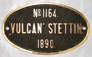 Fabrikschild Vulcan, Stettin, Fabriknummer: 1164, Baujahr: 1890,Messingguss oval,Riffelgrund mit Rand. Das Schild ist von der KED-Erfurt-322, ex 1Bn2P Saale-Eisenbahn-Lok-Nr.18, 197 x 120 mm