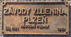 Fabrikschild ZÁVODY V.I. Lenine, Plzen, Fabriknummer: 1161, Baujahr: 1963, Eisenguss rechteckig, Riffelgrund mit Rand (GFemR). Das Schild ist von der ???