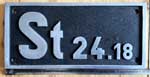 Deutschland (DR), Gattungsschild der DRG: St 24.18, Aluminiumguss, Riffelgrund mit Rand. BxH = 325 x 147 mm.