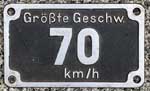 Deutschland (DB), Geschwindigkeitsschild der DB: 70 km/h, Aluminiumguss, Riffelgrund mit Rand. Schreibweise "ß" und "km/h".