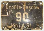 Deutschland (BRD), Geschwindigkeitsschild: Größte Geschwindigkeit 90 km i.d.St. Emaille, übermalt.