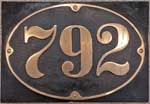 Dnemark, Danske Statsbaner (DSB), Lokschild 792, Baureihe H. Messingguss oval, Riffelgrund mit Rand. BxH = 470 x 320 mm