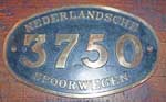 Nederland, Lokschild der Nederlandsche Spoorwegen (NS): 3750 (Dampflok). Guss-Messing-Oval, glatt mit Rand. BxH = 600 x 400 mm.
