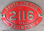 South Africa (North-British), Lokschild der SAR: 2116, 12Ar, Guss-Messing-Groß, oval mit Rand. Das Schild ist von einer 2´D1´h2, 1919, spätere Serie von Henschel.