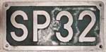 Land = ?, Lokschild SP 32, Aluminiumguss mit Rand. Das Schild ist von einer polnischen Diesellokomotive.