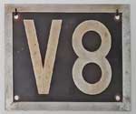 V8 der Mindener Kreisbahn. Aluminium (V+8+Rand), genietet auf einer Stahlplatte.
