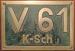 Deutschland (BRD), Lokschild Kiel-Schöneberger Eisenbahn. Lokschild V 61, Messingguss, glatt mit Rand. BxH =  x mm. Das Schild ist von der MaK-600D, Fabrik-Nr.: 500012, Baujahr: 1955. BxH = 373 x 254 mm.
